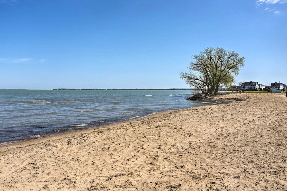 Family-friendly Port Clinton Home w/ Private Deck