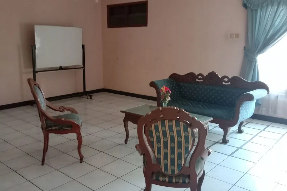 OYO 1751 Hotel Trihadhi