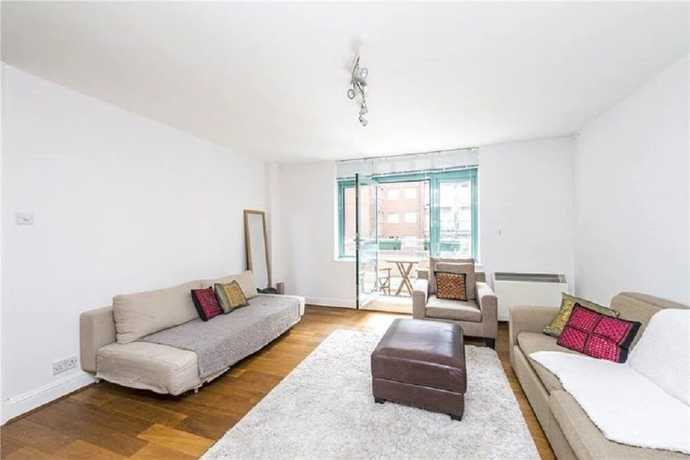 Platinum Apartment in West London 9955