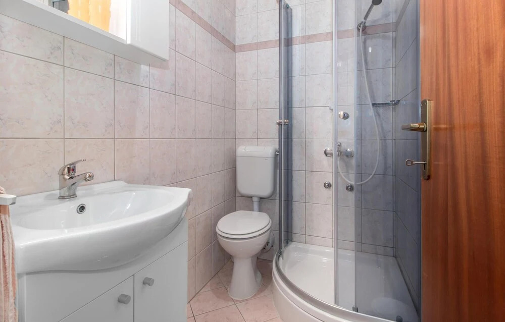 Amazing Apartment in Jadranovo With 2 Bedrooms and Wifi