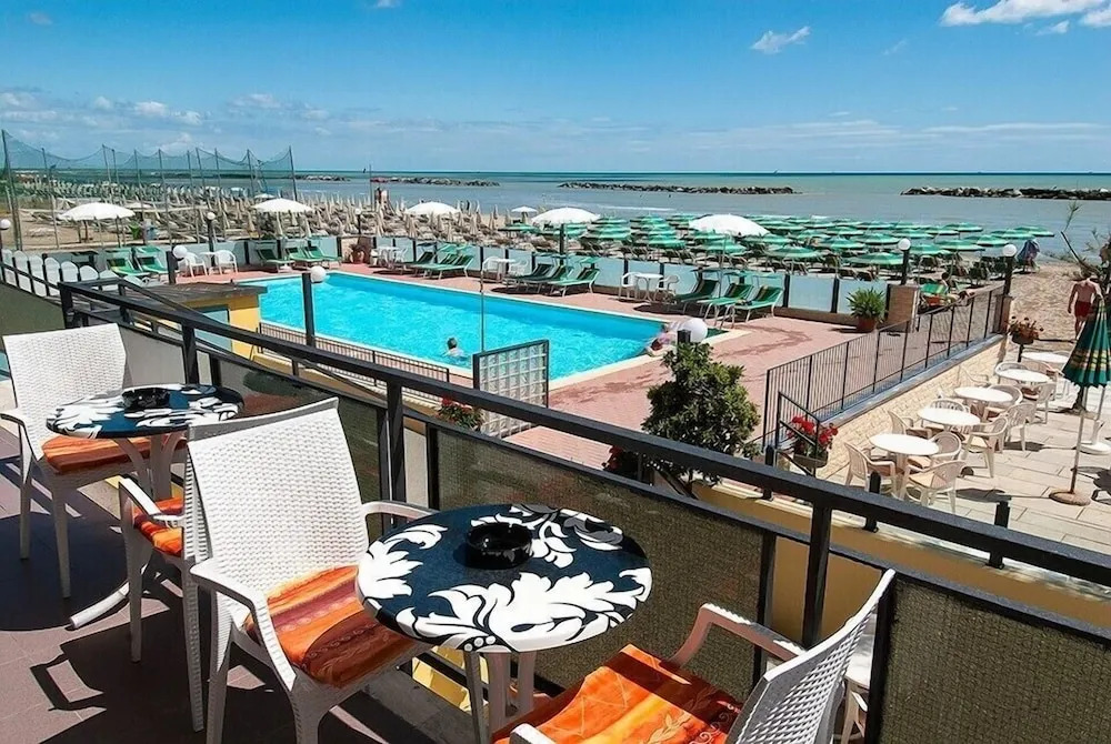 Hotel Apollonia Sea View & Beach Pool