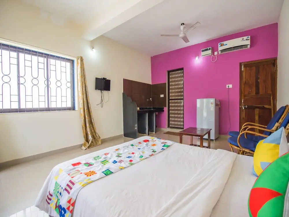 OYO 13211 Home Spacious Studio Morjim Beach