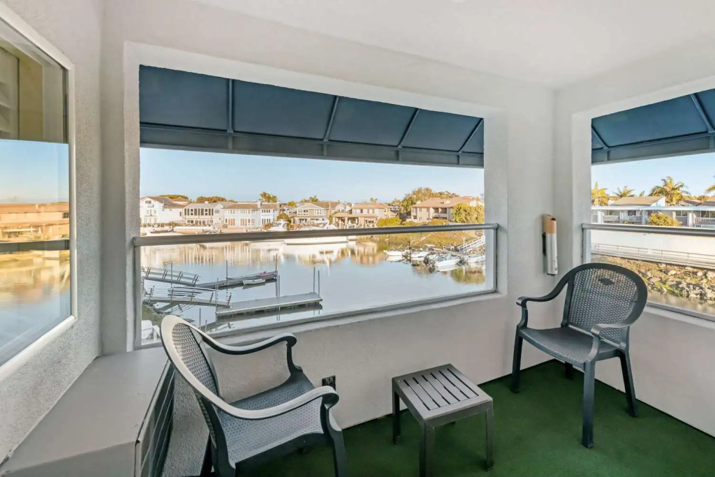 Best Western Harbour Inn & Suites Huntington - Sunset Beach