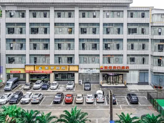 Yajing Holiday Hotel (Zunyi Haier Avenue Dongxin Rainbow City)