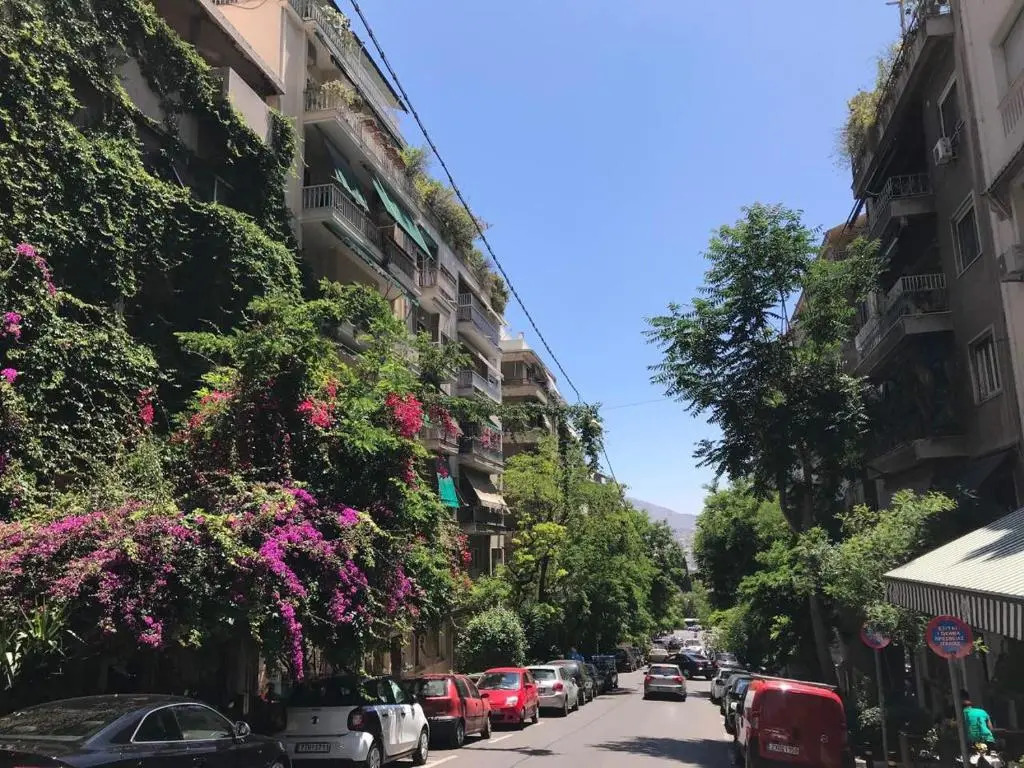 Spacious & Sunny Kolonaki Apt 5 mins metro/ACx3/1.5 BT