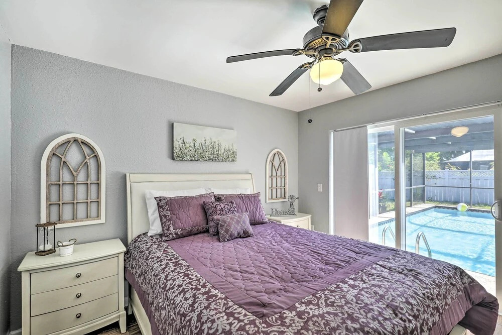Lavish Holiday Home w/ Lanai & Heated Outdoor Pool