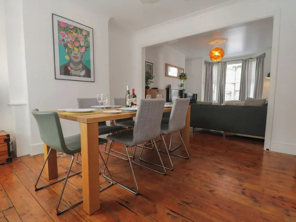 6 Sydney Road