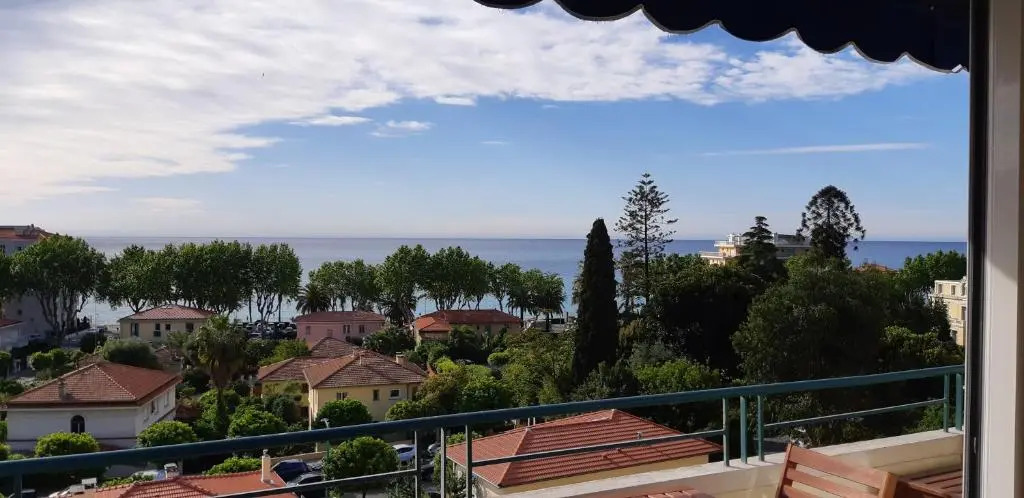 Neptune 5, top floor, sea view