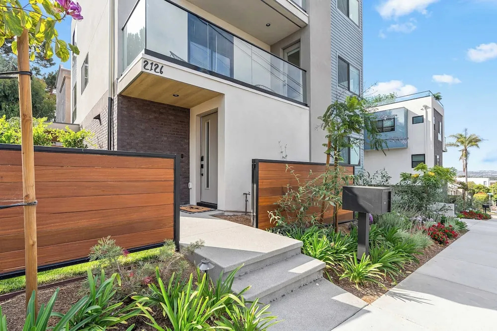 Modern 5bdr Beach House Near Sunset Cliffs Point View Retreat by Avantstay