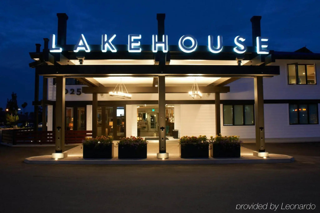 Lakehouse Resort