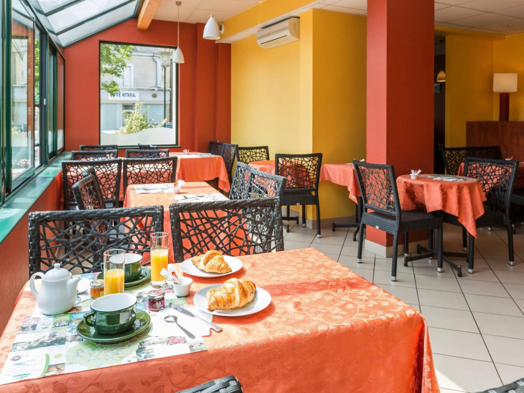 Logis Hôtel & Restaurant - Le Saint-Louis