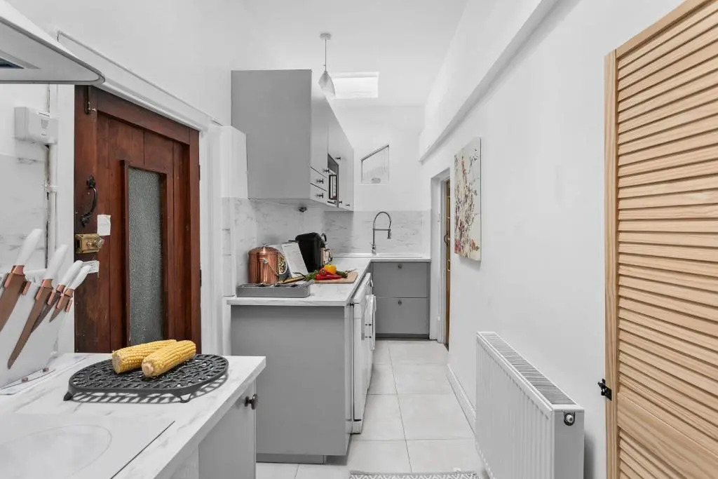Fourways - Stylish 3-storey Townhouse With Gardens