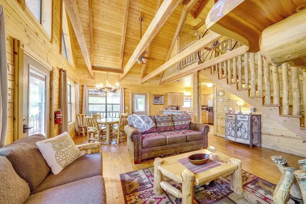 3 Mi to State Park & Lake: Broken Bow Cabin!