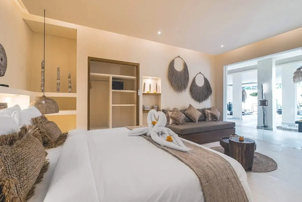 Villa Selaanc - Luxury 4BR Villa with Private Pool, Walking Distance to Seseh Beach