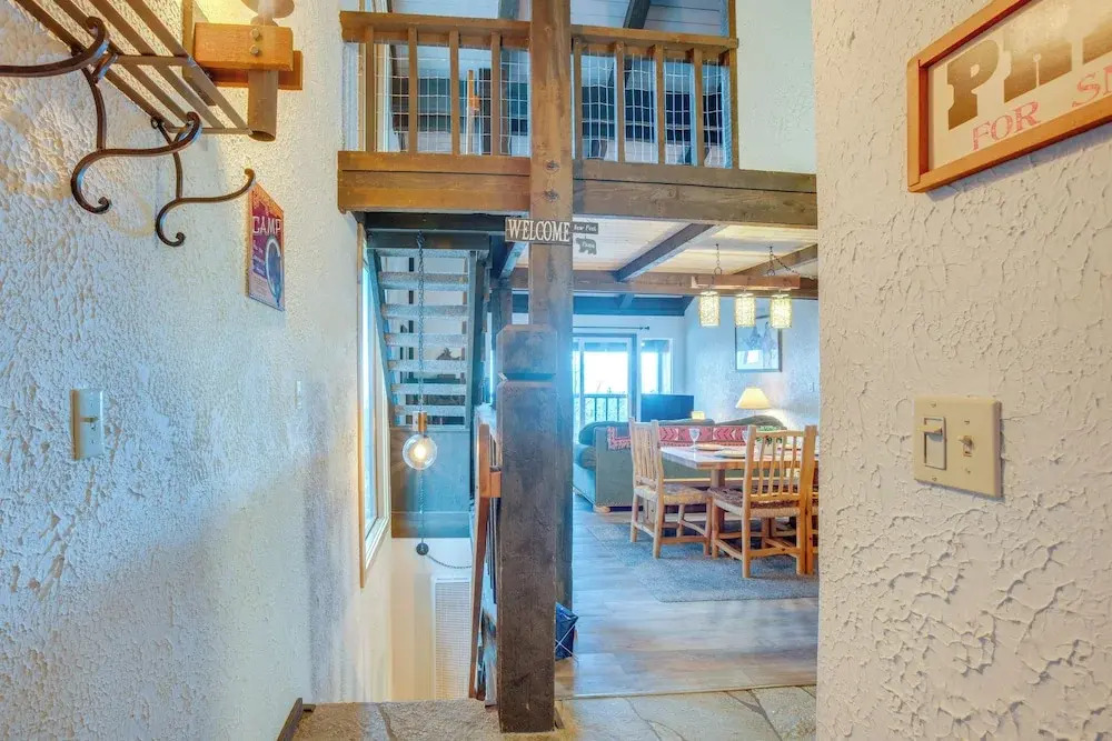 1 Mi to Stagecoach Lift! Homey Tahoe Townhome
