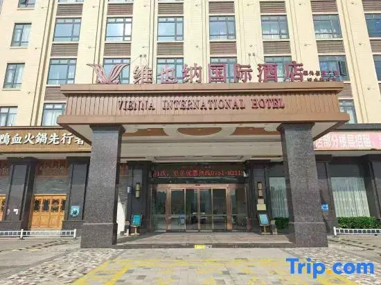 Vienna International Hotel ·Shaoguan Baiwang Square Waterside Pavillion