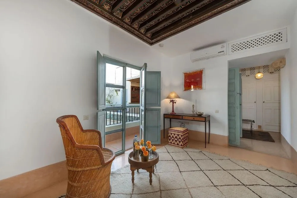 Riad Le J