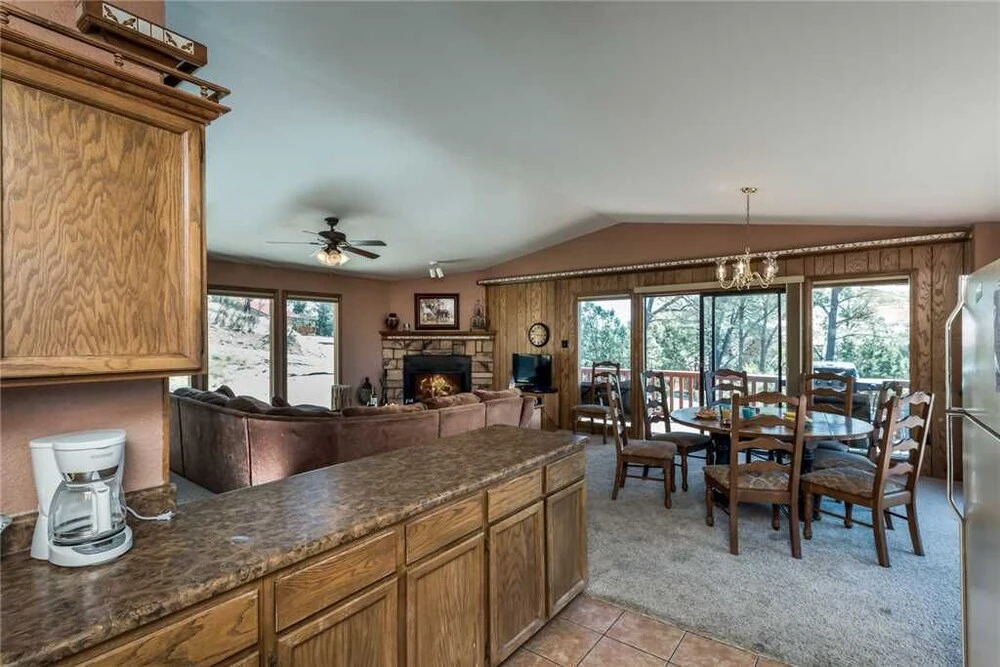 2 Sisters Mountain Home - Three Bedroom Cabin with Hot Tub