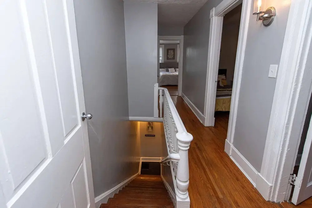 The Incline Suite 1