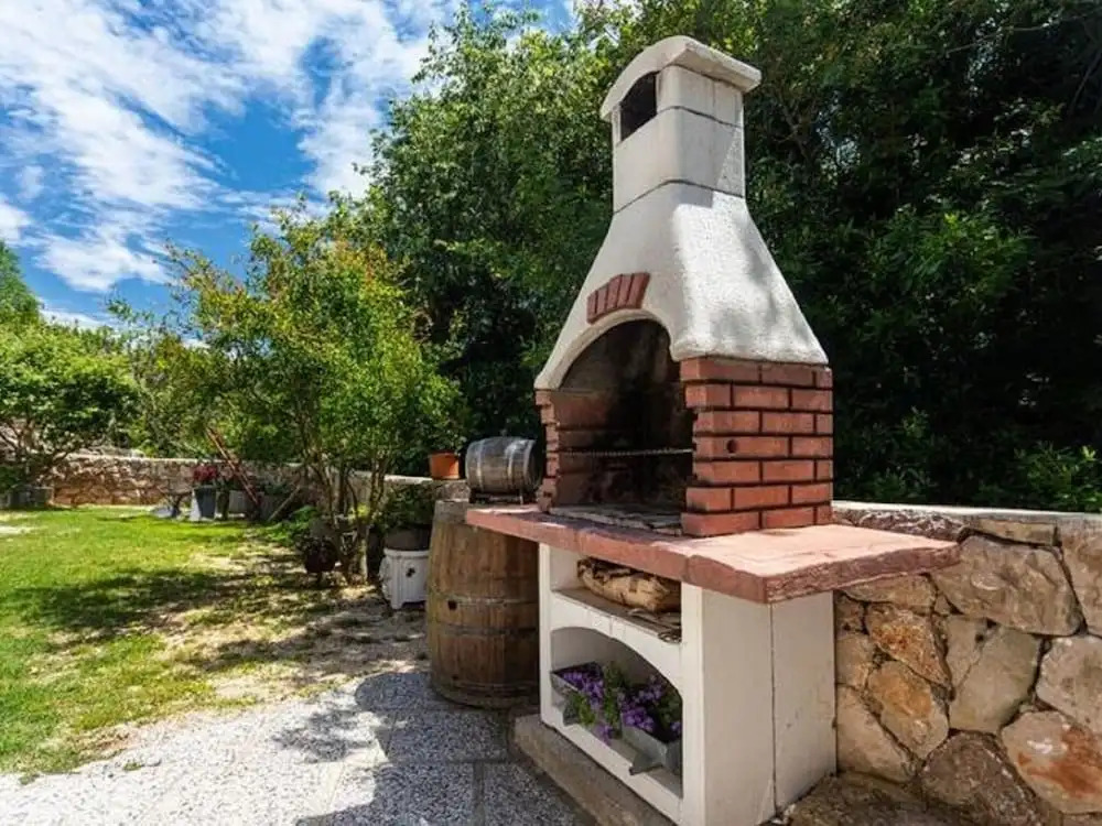 Peaceful Getaway in Polje with Garden