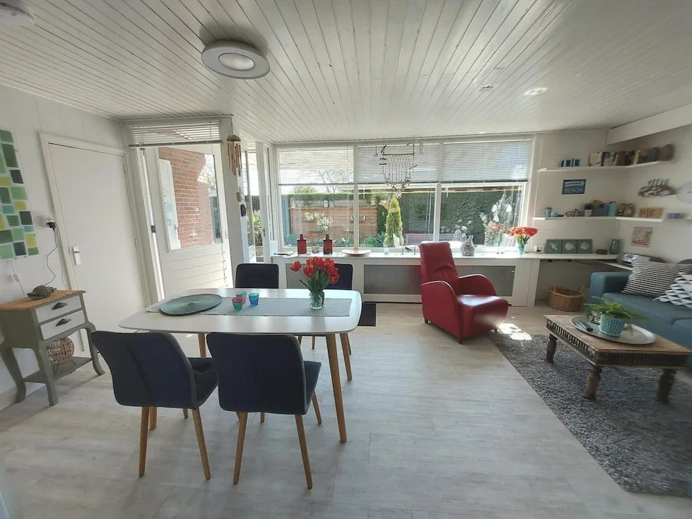 3 bedrooms, 5 beds, beautiful garden