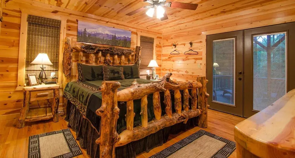 Denali Private Cabin Includes Xbox, Hot Tub, and Stone Pizza Oven by Redawning