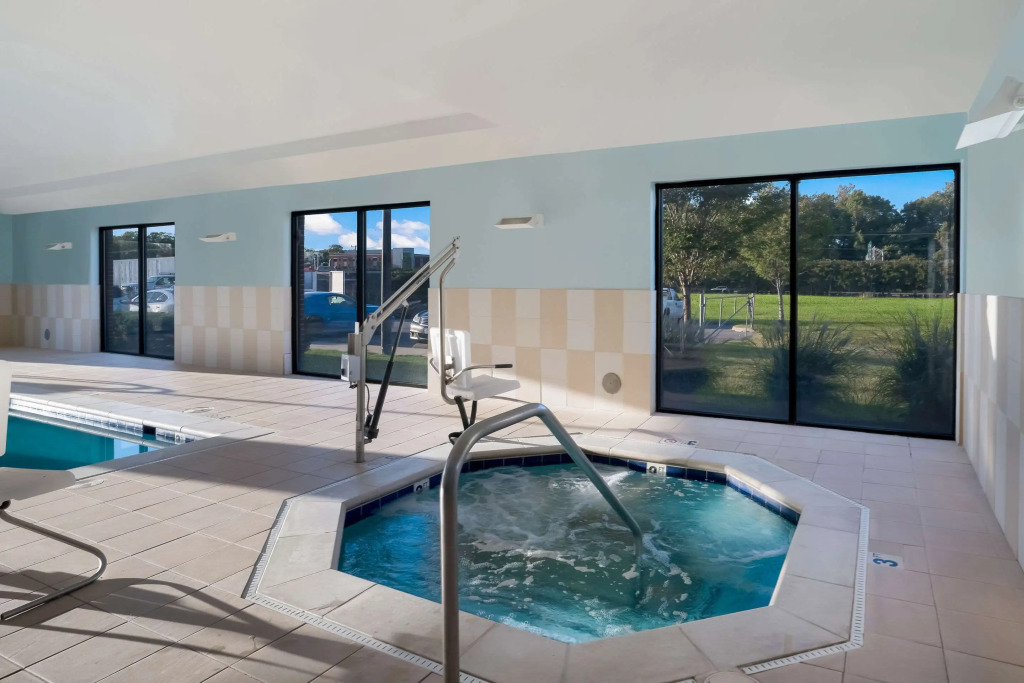 Comfort Suites Suffolk - Chesapeake