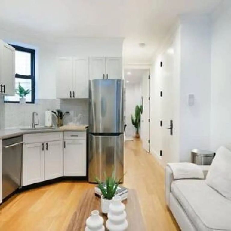 1290-6 Newly Renovated 2 Bedrooms in UES