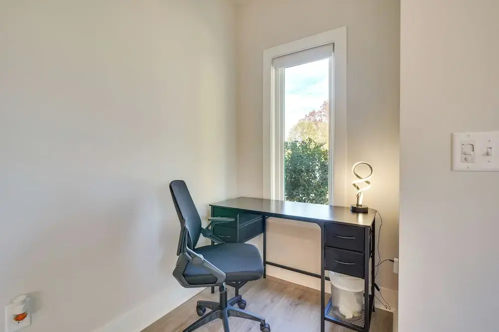 2 Mi to Duke & 3 Mi to Downtown: Durham Townhome