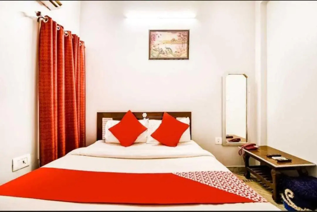 OYO Flagship 80511A Hotel Manyvar