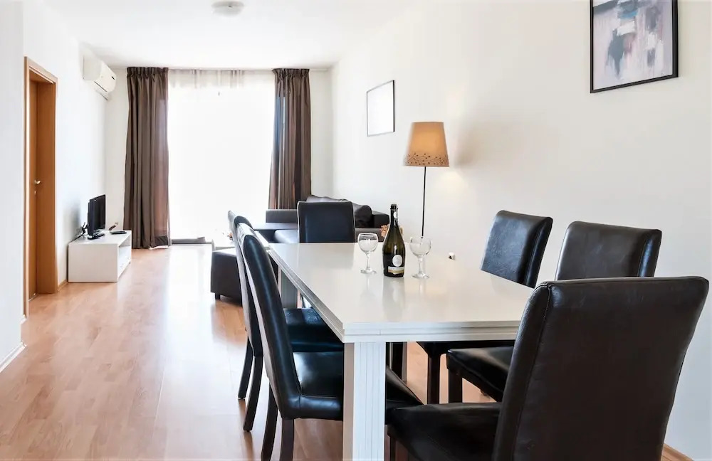 Sunny Beach Retreat - 2-bedroom Apartment