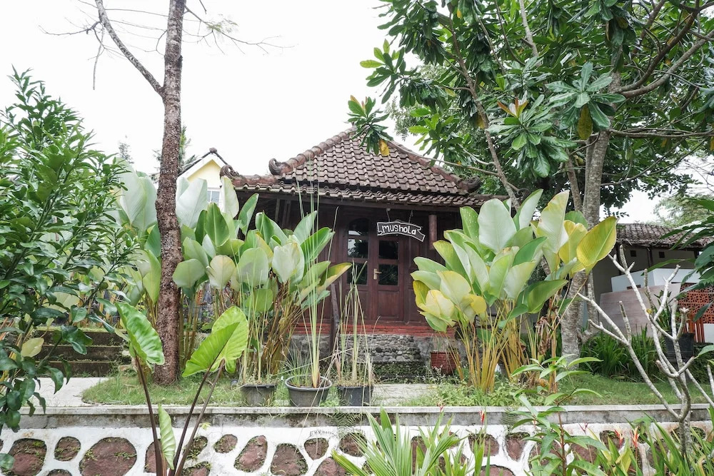 Kebon Krapyak Cottage Syariah Mitra RedDoorz near Stadion Maguwoharjo