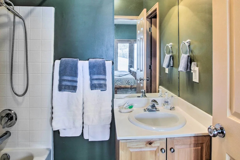 Cozy Eden Condo w/ Mtn Views in Wolf Creek Resort!