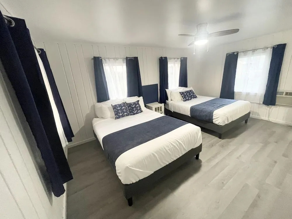 Anchor Bay Inn and Suites