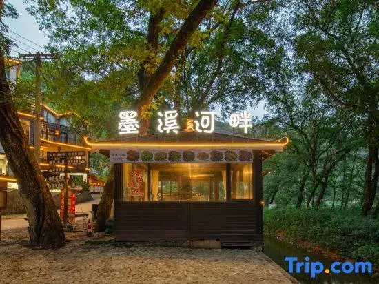 Moxi Riverbank  · Vacation Boutique Inn