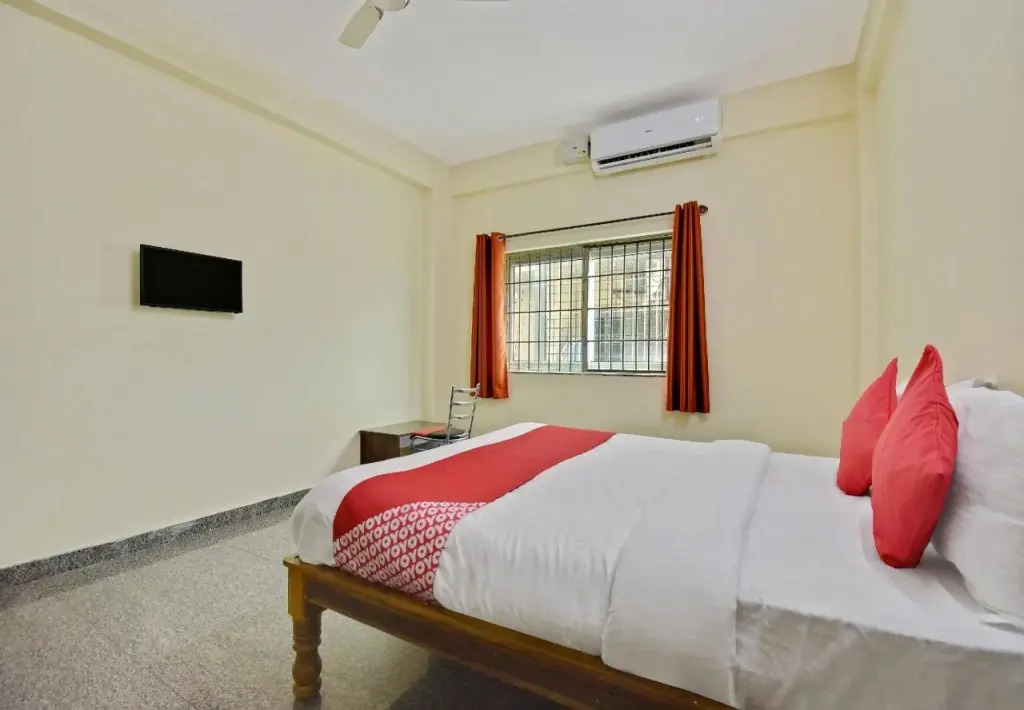 OYO 13043 Sree Sai Suites