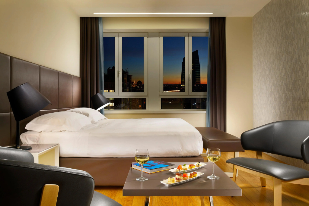 Отель Unahotels Century Milano