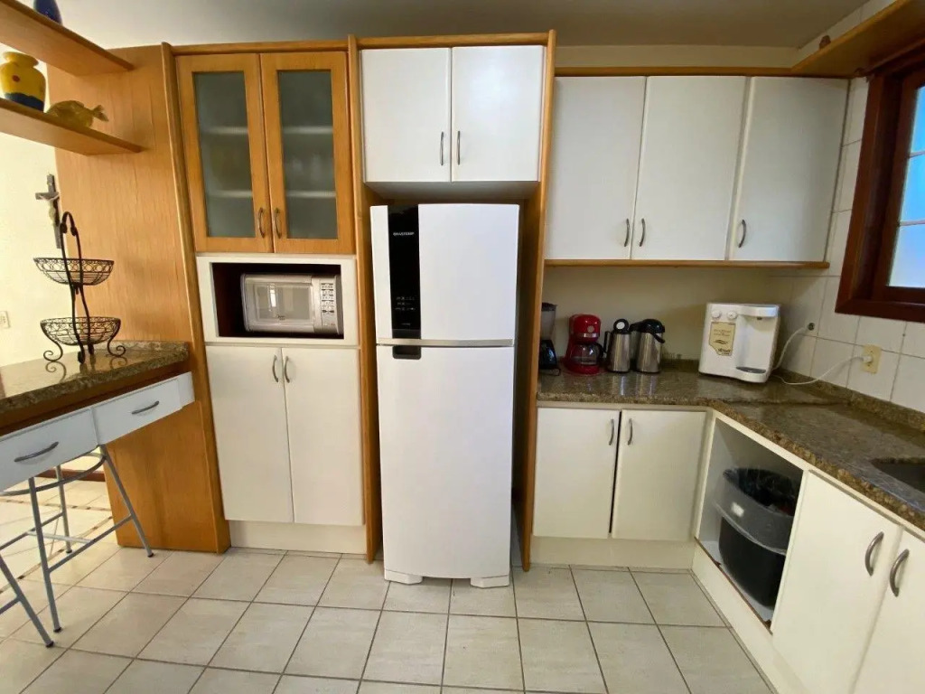 Casa 3 Dormitórios Jurere Internacional