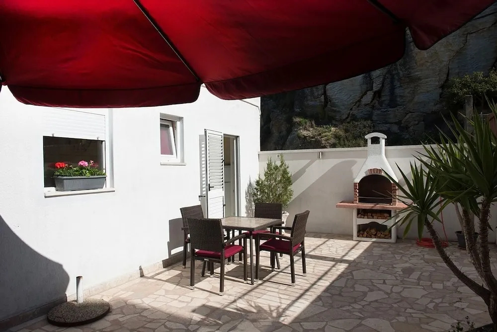 Robi - 50m From Beach - SA2
