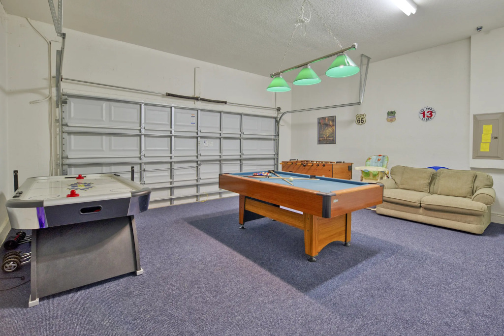 Gorgeous 5 bed with south facing pool, Davenport, US