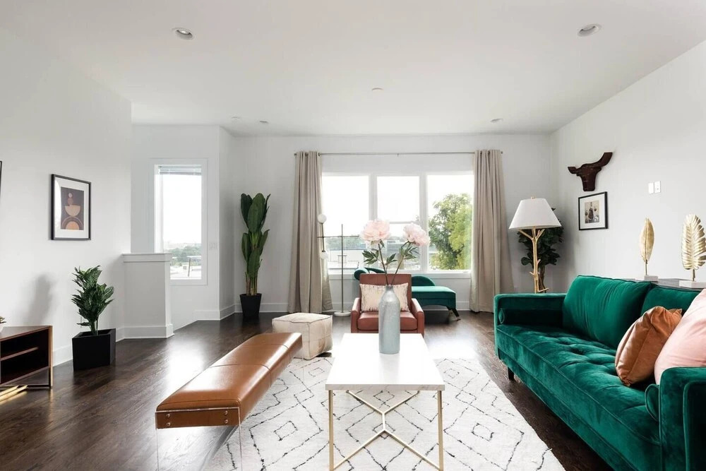 Domio Sylvan Park Modern 4BR Balcony