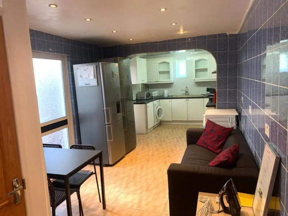 Immaculate 7-bed House in London
