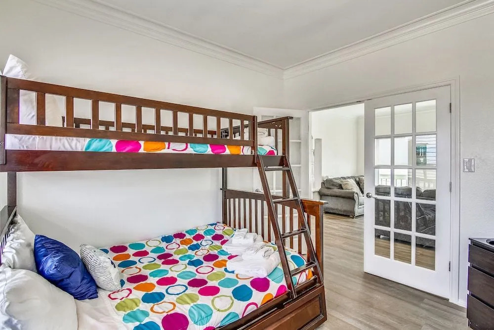 Kahala Beachfront by Ryson Vacation Rentals