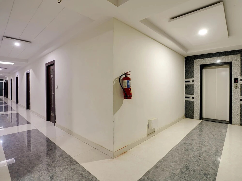 Capital O 49135 Sri Simran Park Hotel