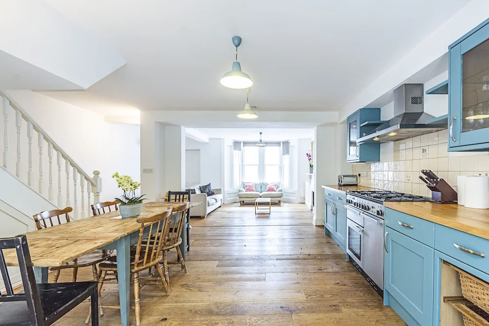 Westbourne Road · Lovely 2 Bed Apartment Near Paradise Park
