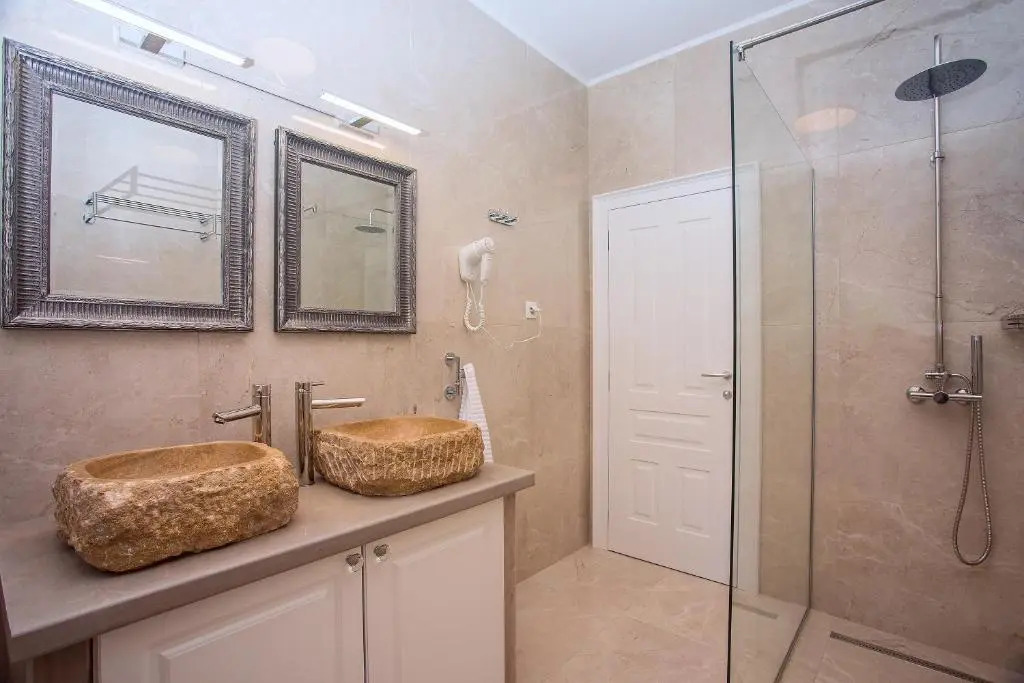 Villa Porto Mimice, 40sqm Heated Private Pool, 4 bedrooms, Sauna, Gym, Billiard