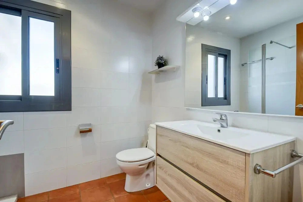 Centrally Heated Apt. in Roses