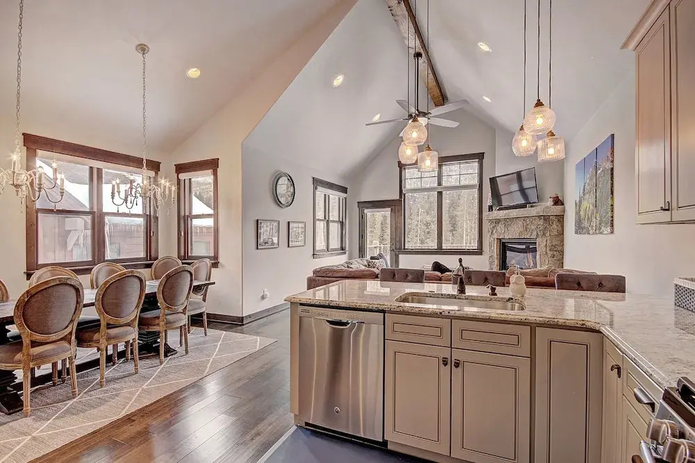 78 Alders Townhouse with Heated Garage by RedAwning