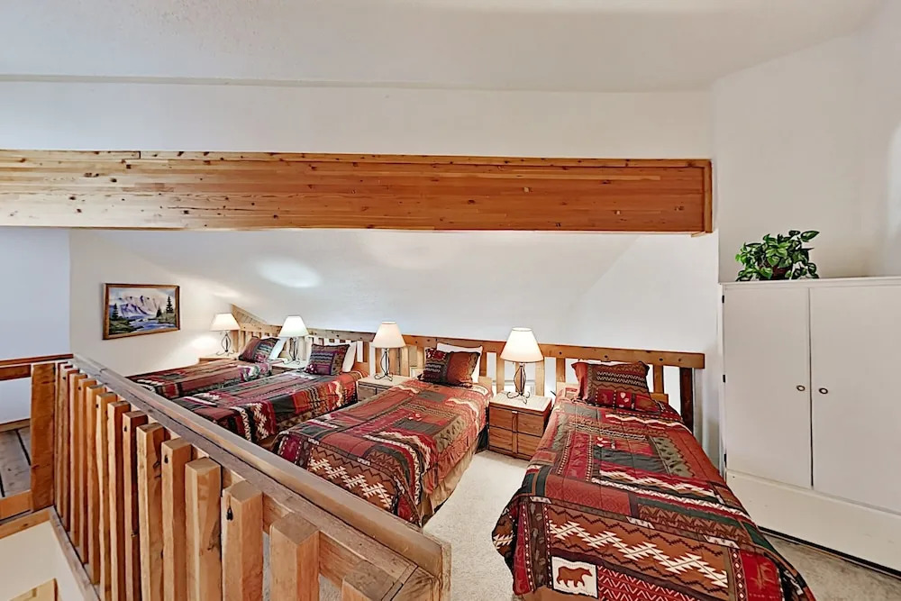 Breckenridge W/ Pool, Hot Tub & Slope Views 2 Bedroom Condo