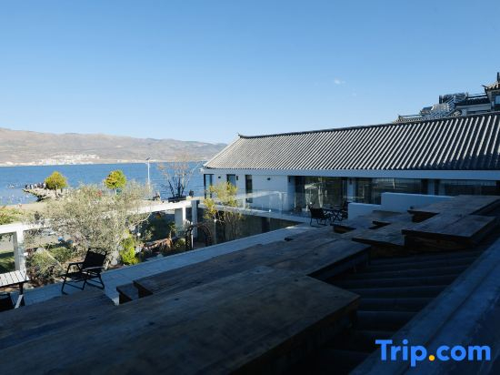 Yoyo Erting Sea-view Designer Guesthouse (Erhai Ecological Corridor Branch)